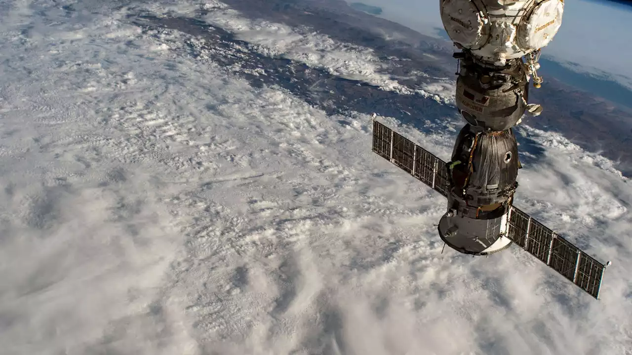 An uncontrollable leak on a Soyuz rocket forces Russia to cancel ISS spacewalk