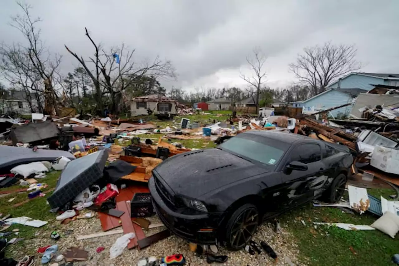 South cleans up from tornadoes as blizzards advance north