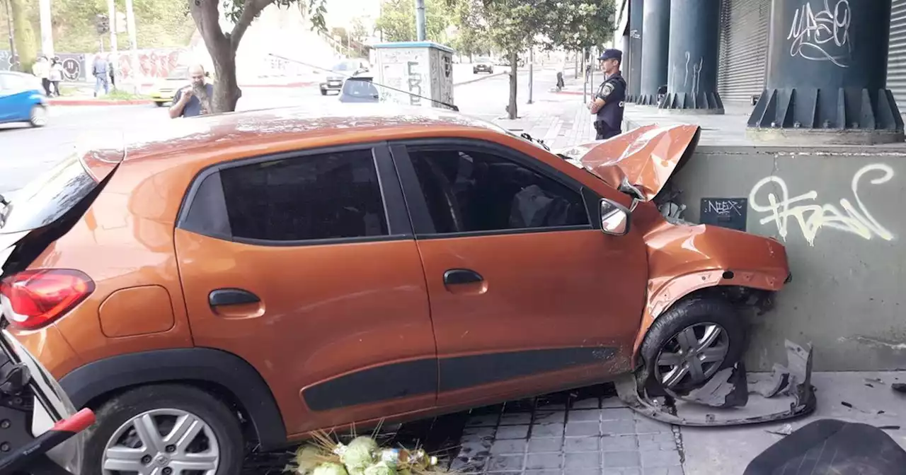 Córdoba: un auto terminó incrustado frente a la sede de Pritty | Sucesos | La Voz del Interior