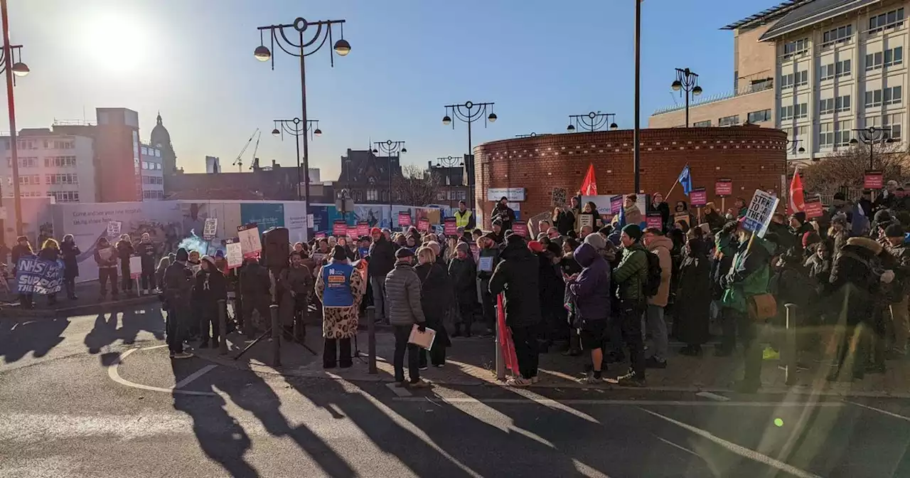 Nurses striking outside LGI call for 'fair pay' and support