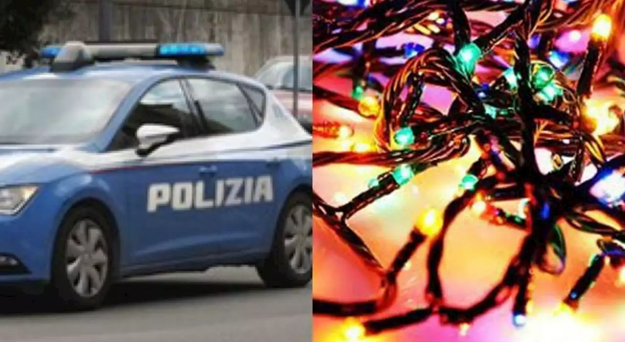 Giallo a Cesena, uomo morto in casa: trovato nudo e avvolto dalle luci di Natale