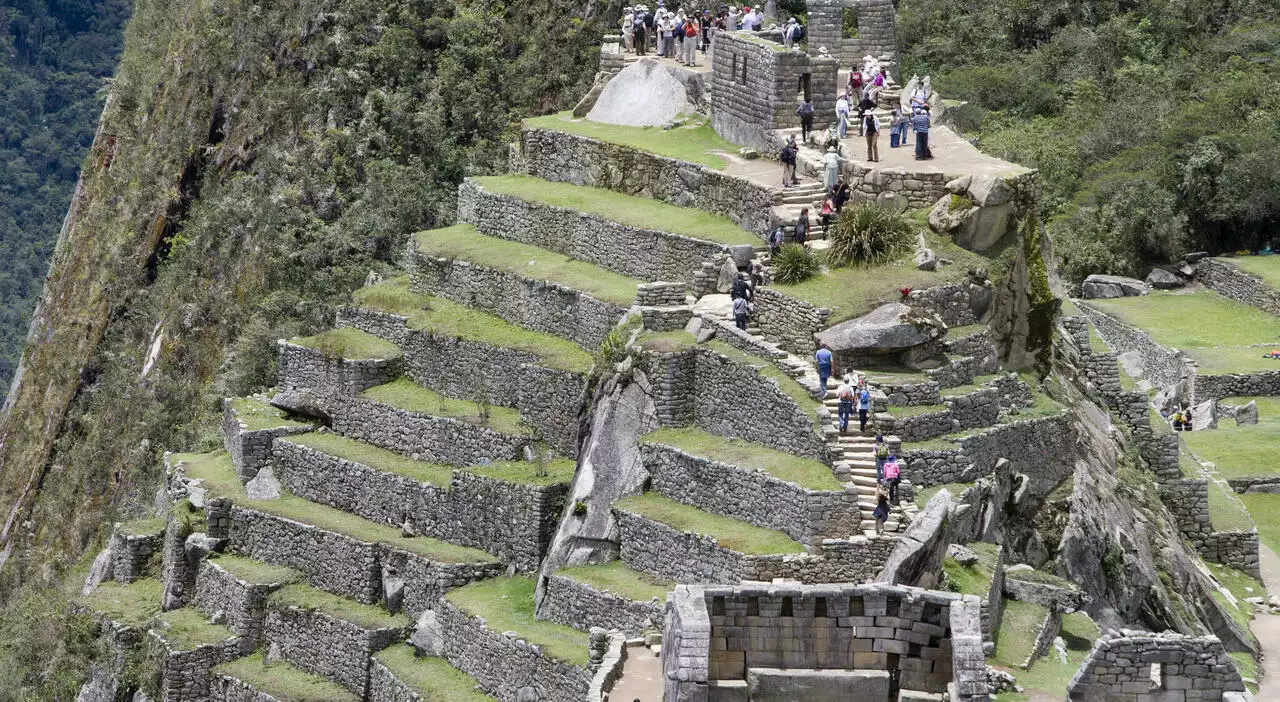 Perù, italiani bloccati a Machu Picchu: sono decine. Cosa sta succedendo