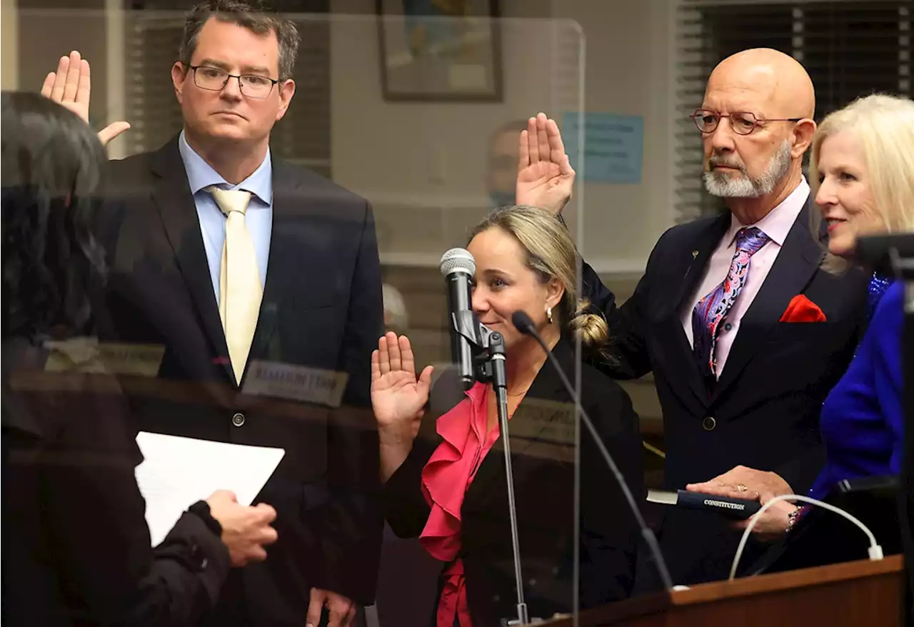 Santa Cruz City Council swears in first directly elected mayor, district councilmembers