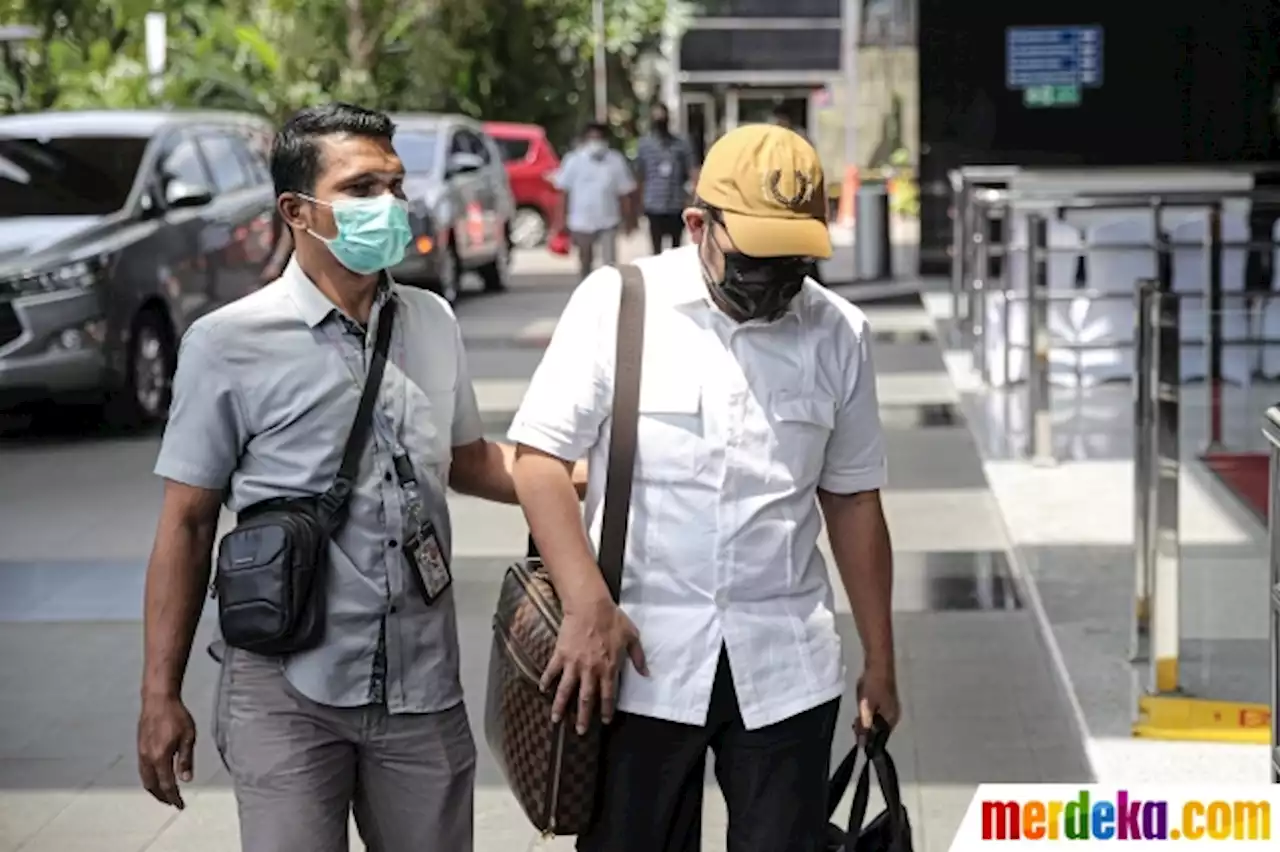 Foto : Terjaring OTT KPK, Wakil Ketua DPRD Jatim Diam Membisu | merdeka.com