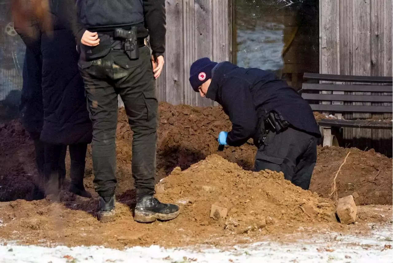 „Leiche im Erdloch“: Festnahmen im Umfeld der Familie