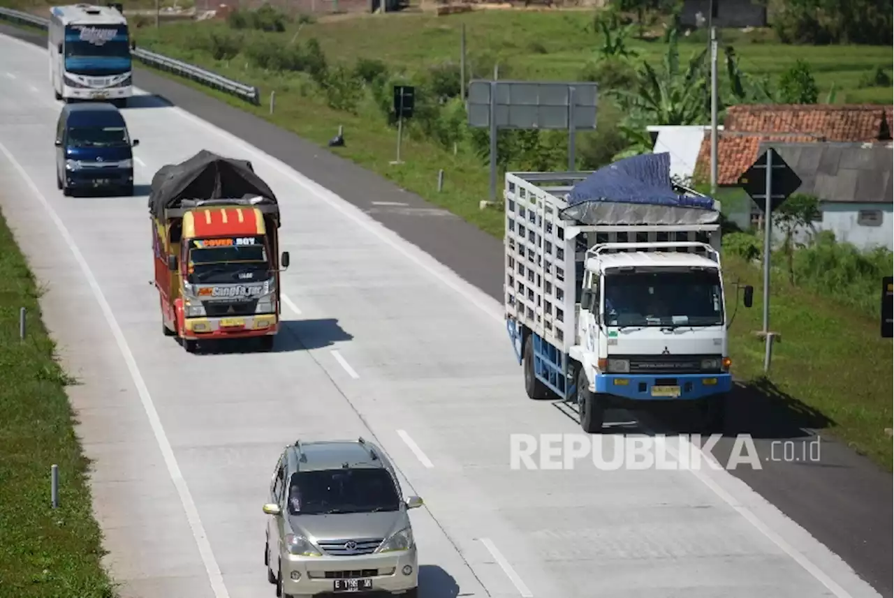 Operasional Angkutan Barang akan Dibatasi Saat Nataru, Ini Daftarnya |Republika Online