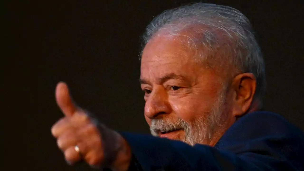 Em clima de Copa, Lula troca mensagens com presidentes de França e Argentina