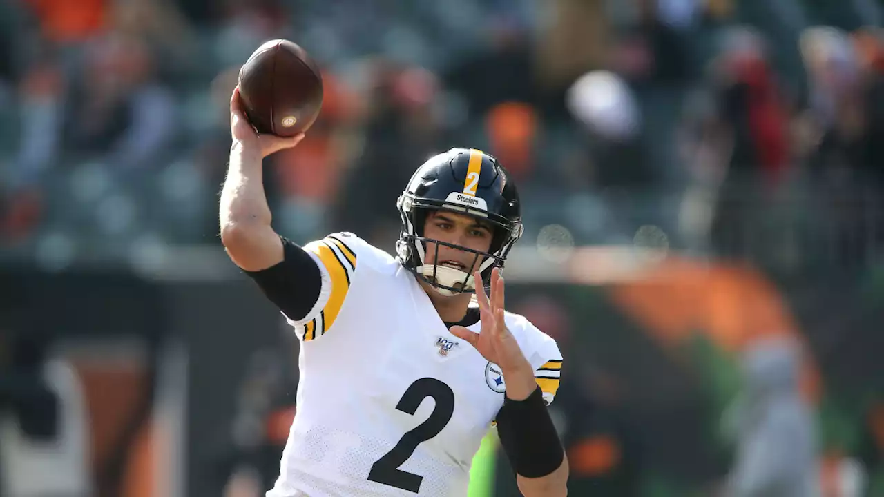 Steelers WR Throws Support Behind One QB as Tomlin Declines to Name Starter