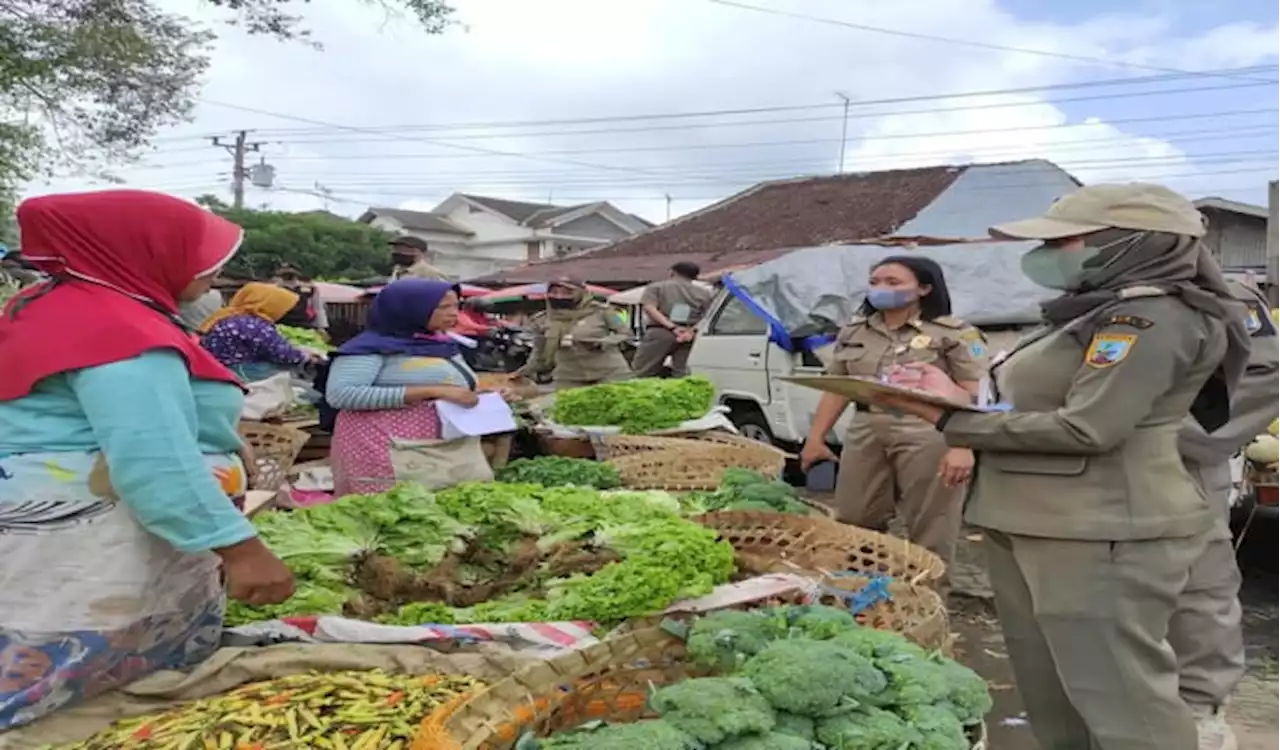 Cerita Anggota Satpol PP Salatiga, Jadi Penjaga Trotoar hingga Copoti Iklan