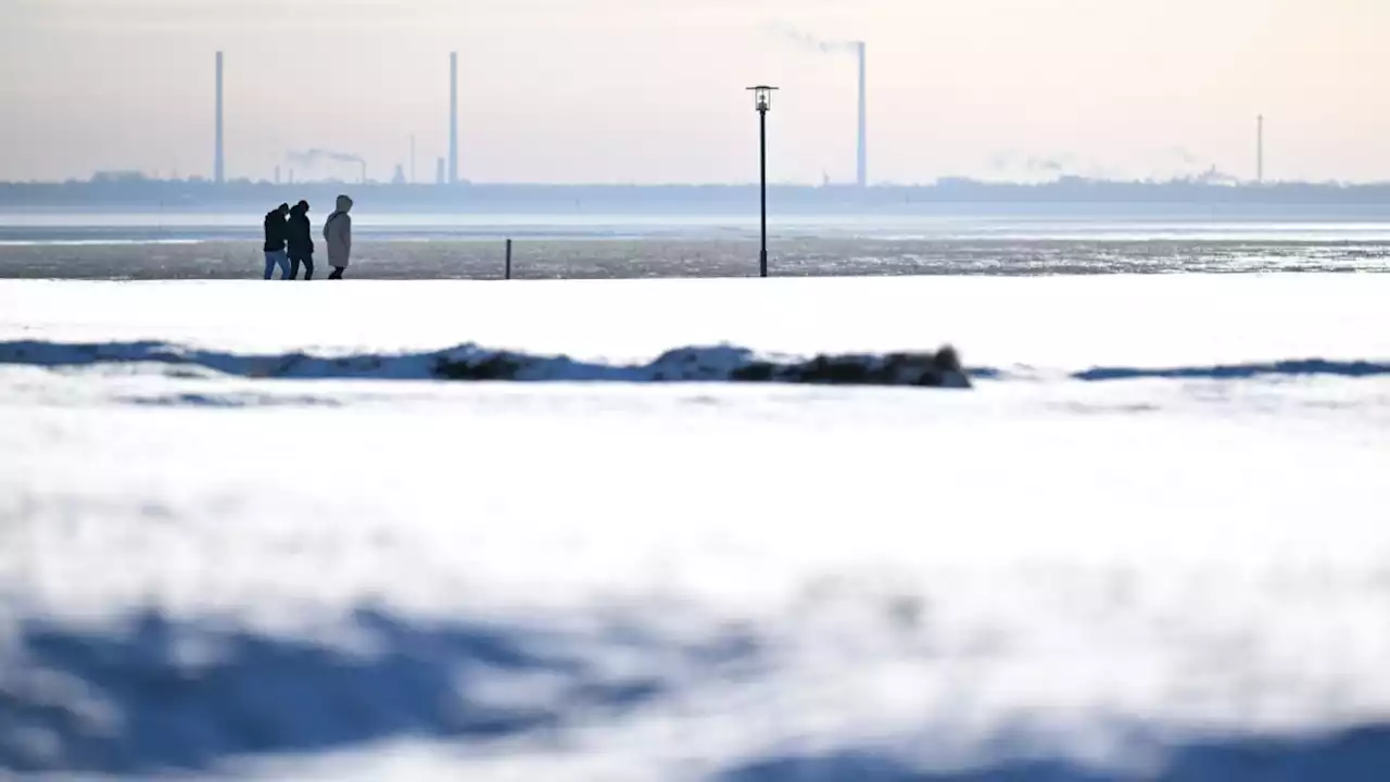 Wintereinbruch mit Schnee und Frost