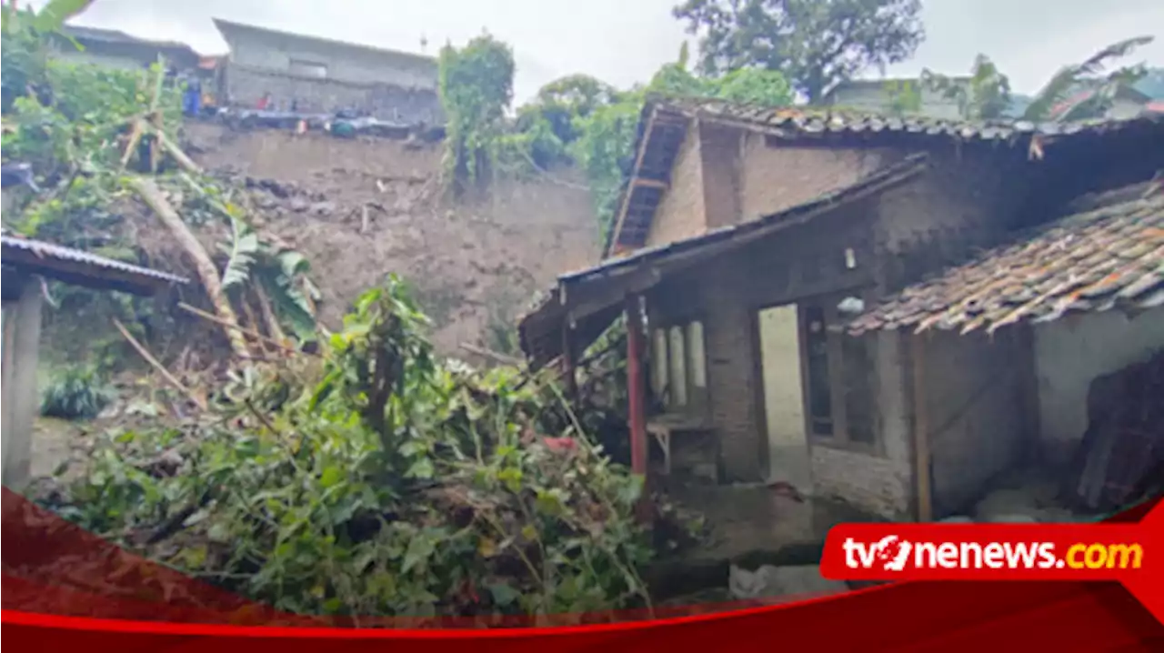 Dua Jam Diguyur Hujan Lebat, Tebing Setinggi 15 Meter Longsor Timpa Rumah Warga di Magetan