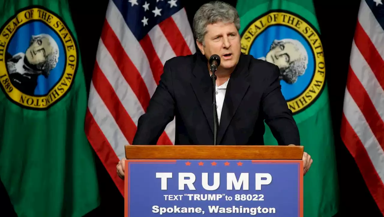 Former President Donald Trump pays tribute to Mike Leach: 'An incredible Patriot and Coach'