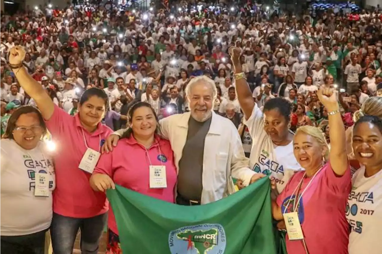 Lula participa de festa de Natal com catadores em São Paulo | Radar