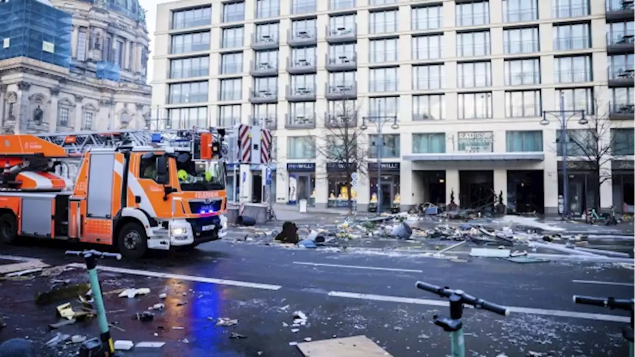 Huge Berlin aquarium bursts; housed 1,500 tropical fish