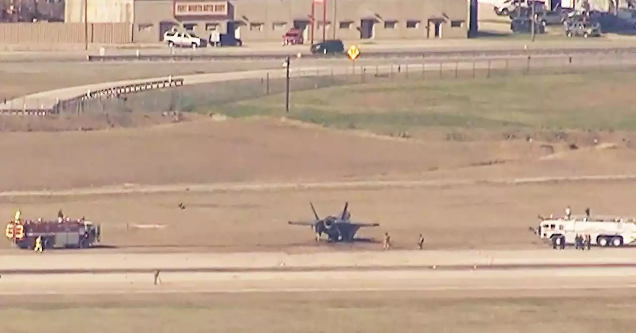 Video shows pilot ejecting from F-35 military jet, making crash landing in Fort Worth