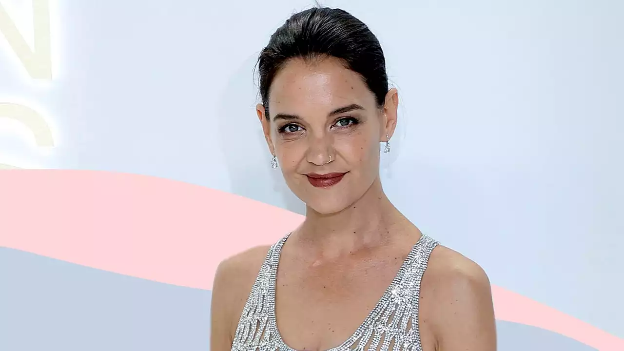 Katie Holmes’s stylist explained how that dress-over-jeans look came to be