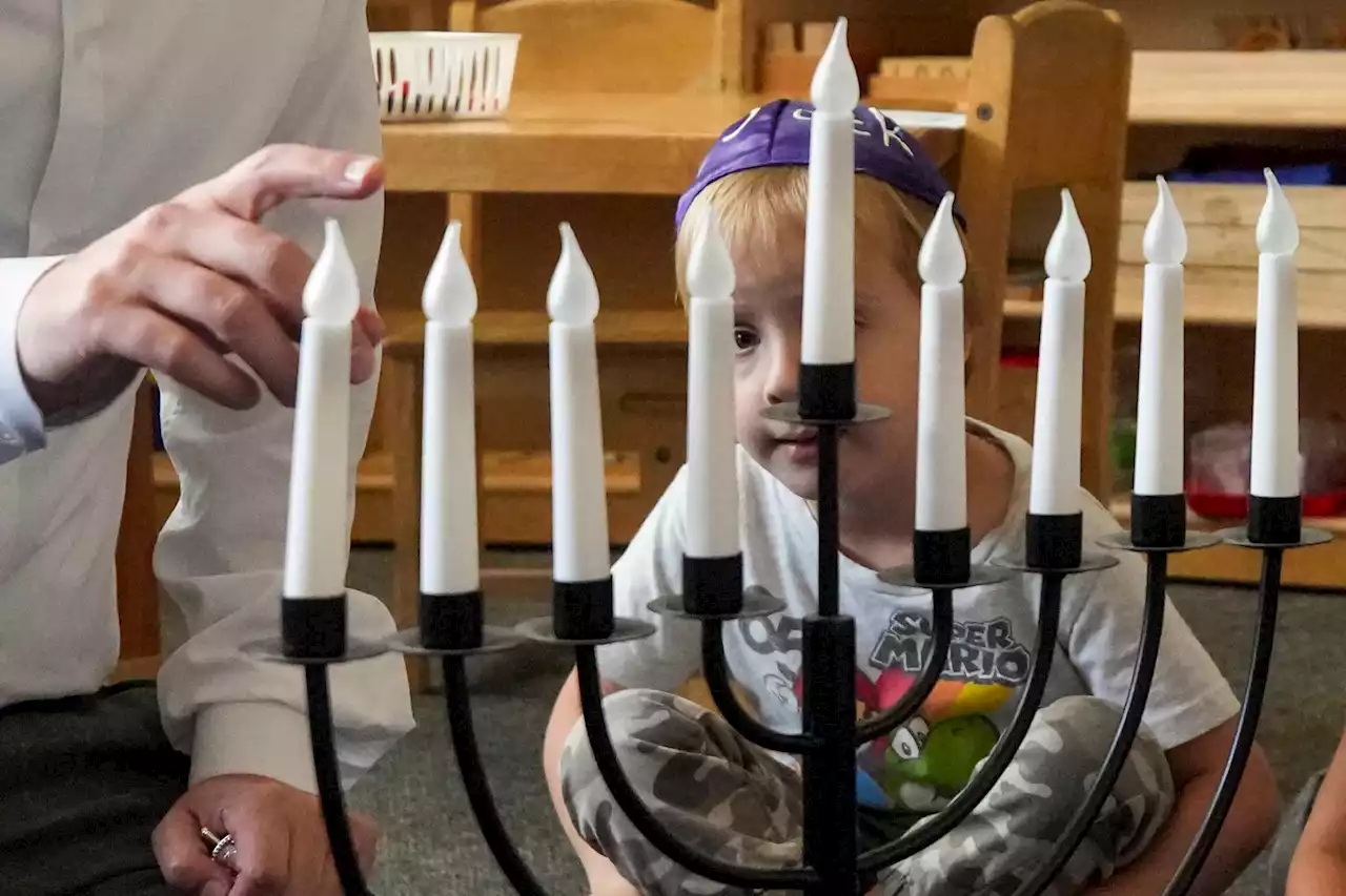 As Hanukkah begins, how a Bellaire synagogue is teaching its youngest congregants ancient traditions