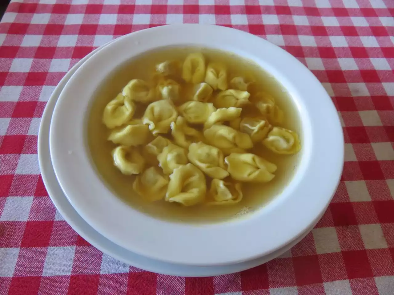 Cappelletti in brodo: il piatto di Natale della tradizione emiliana