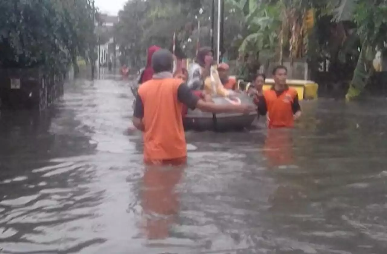 Cilandak Banjir hingga Setinggi Orang Dewasa, Warga Mengungsi