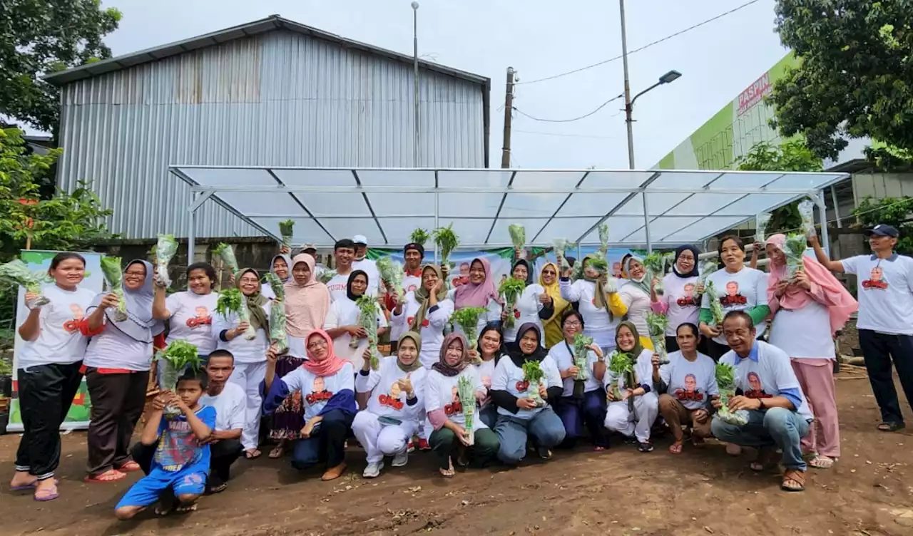 Bersama Sukarelawan Ganjar, Puluhan Warga Cengkareng Ikut Program Petani Kota