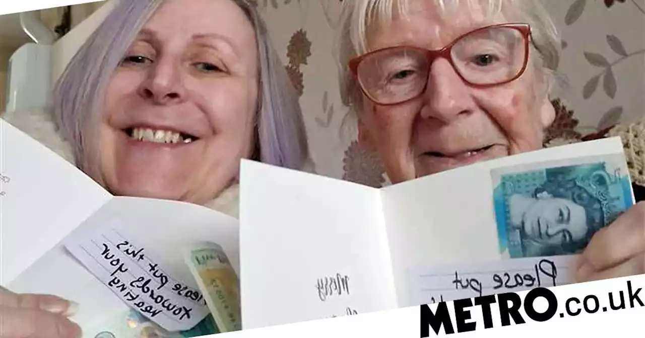 Good Samaritan posts £5 through people's doors to help with energy bills