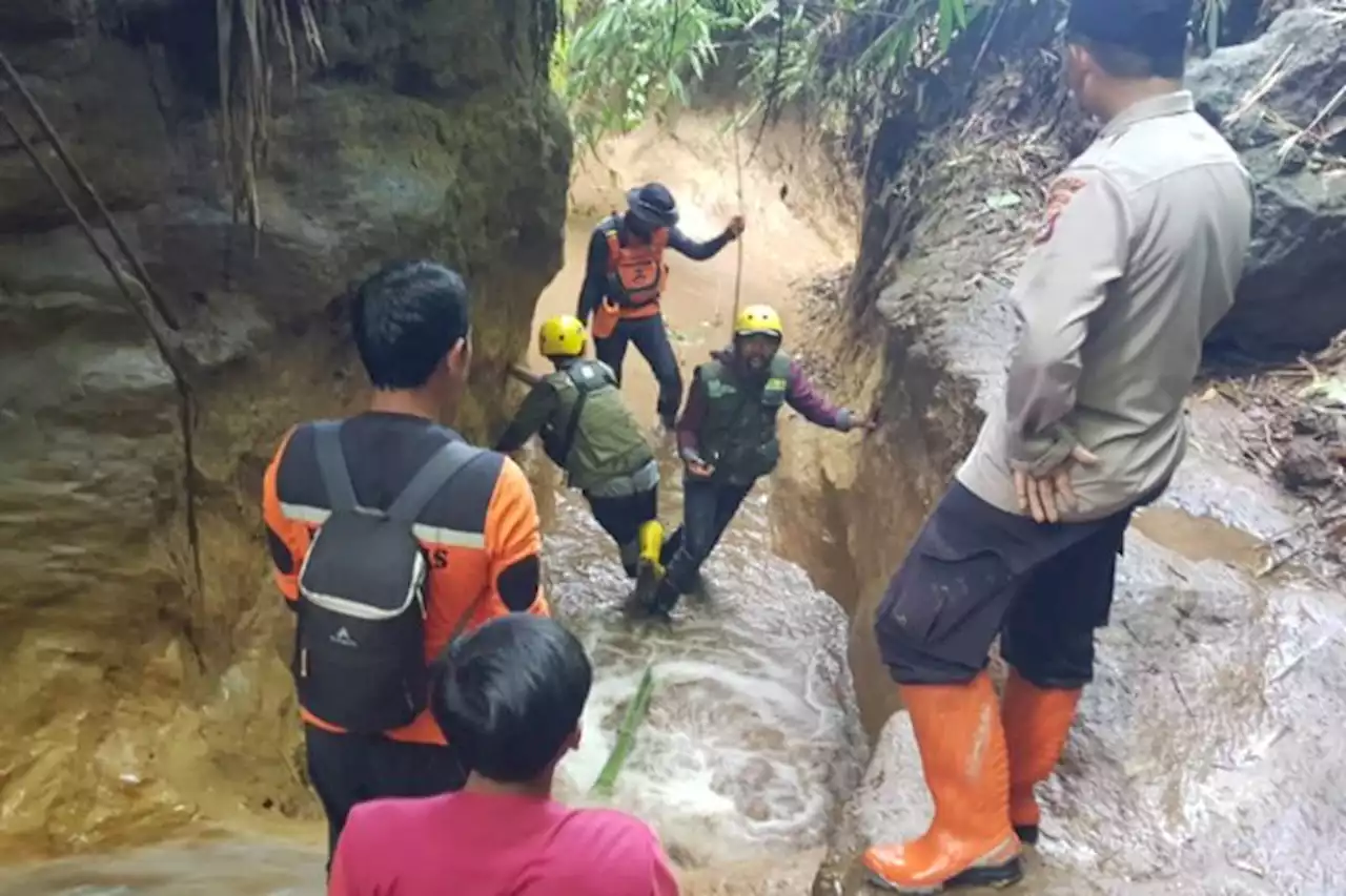 Hilang dan Belum Ditemukan hingga Kini, Warga Cigedug Garut Diduga Terseret Arus Saat Memetik Kopi - Pikiran-Rakyat.com