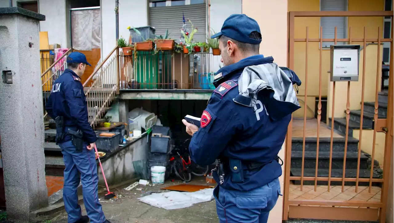 Accendono un fuoco per scaldarsi in una casa in ristrutturazione: zio e nipote 17enne morti intossicati