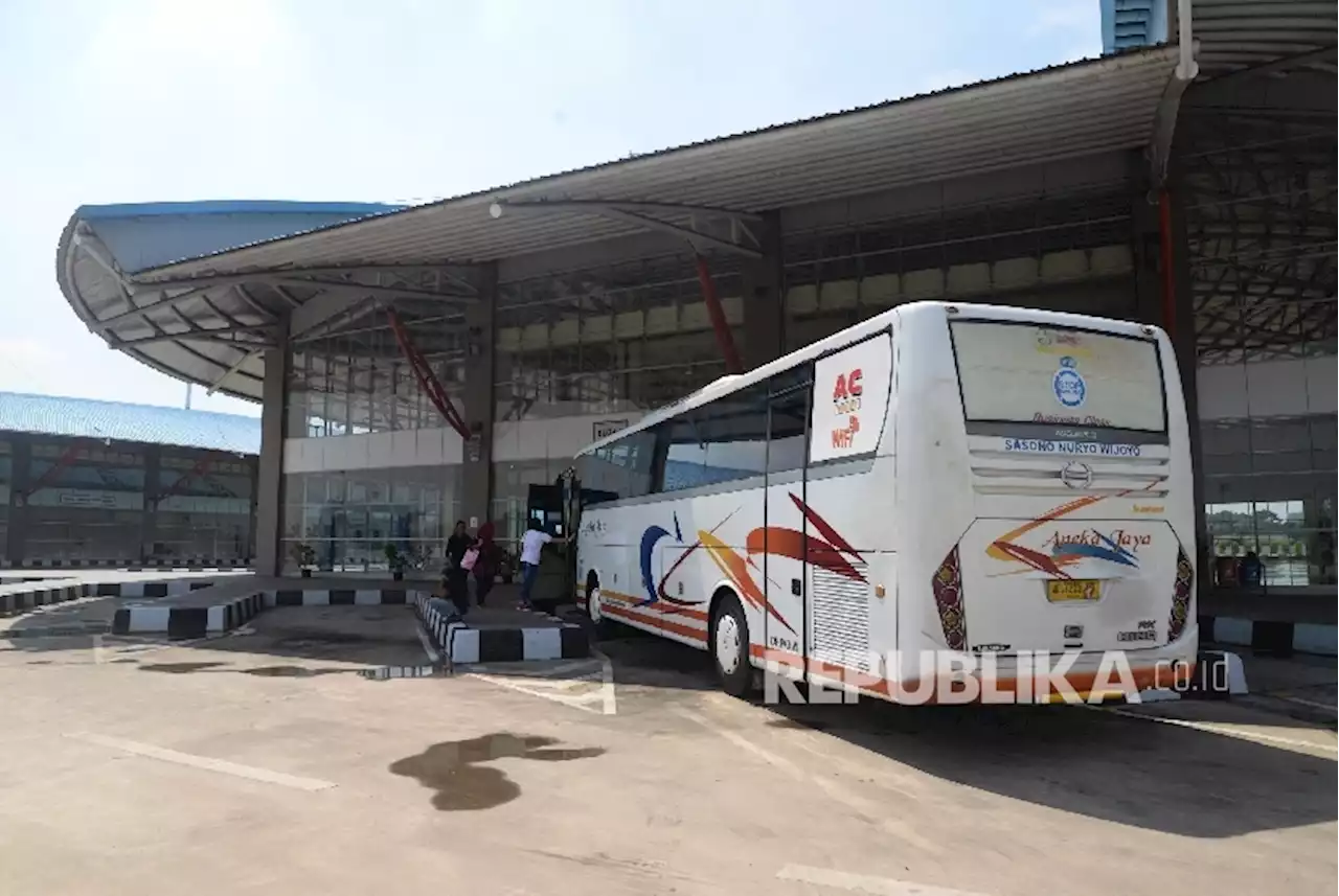 Kepala Terminal Pulogebang: Belasan Bus AKAP tak Laik Jalan |Republika Online