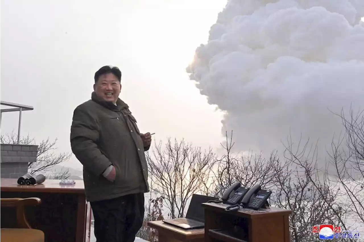 Kim Jong-un Awasi Uji Motor Bahan Bakar Padat untuk Senjata |Republika Online