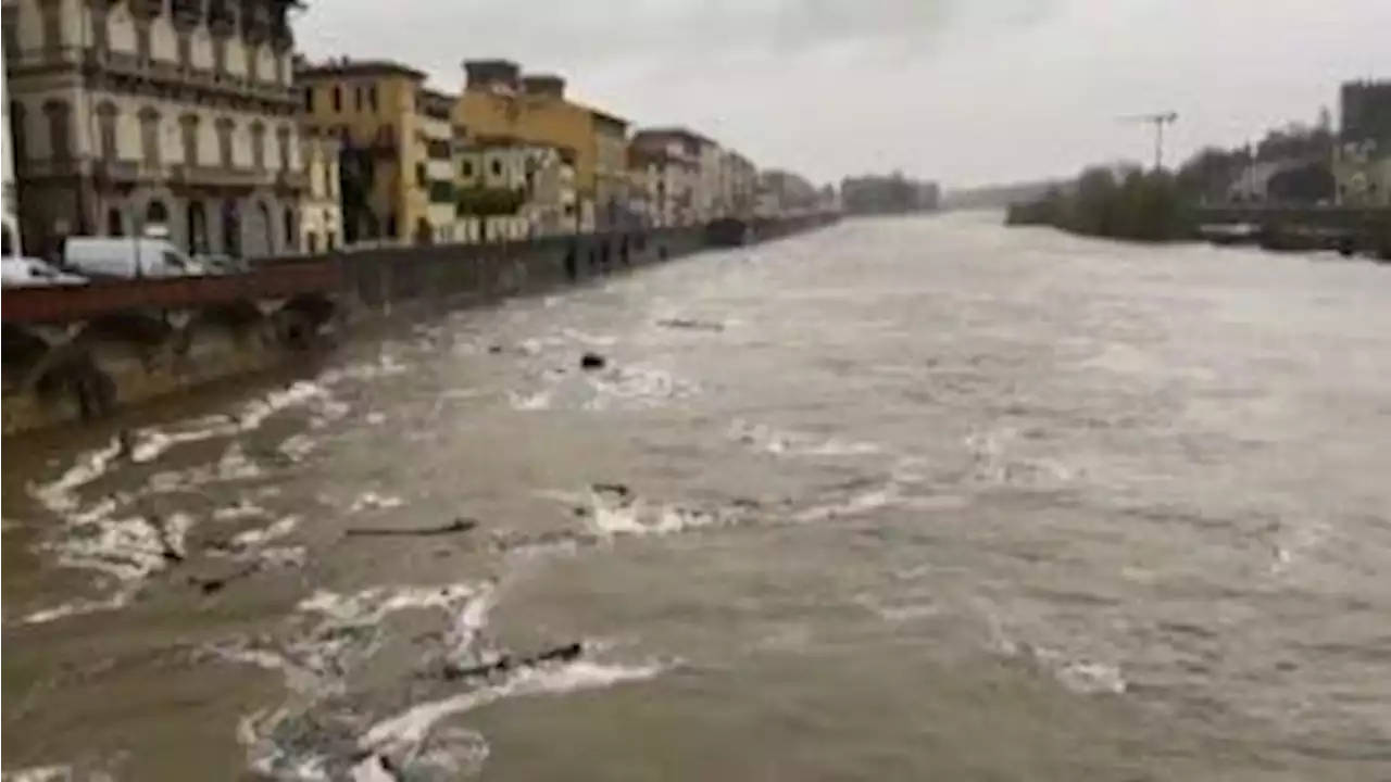 Maltempo, l'Arno supera il primo livello di guardia a Firenze - Il Sole 24 ORE