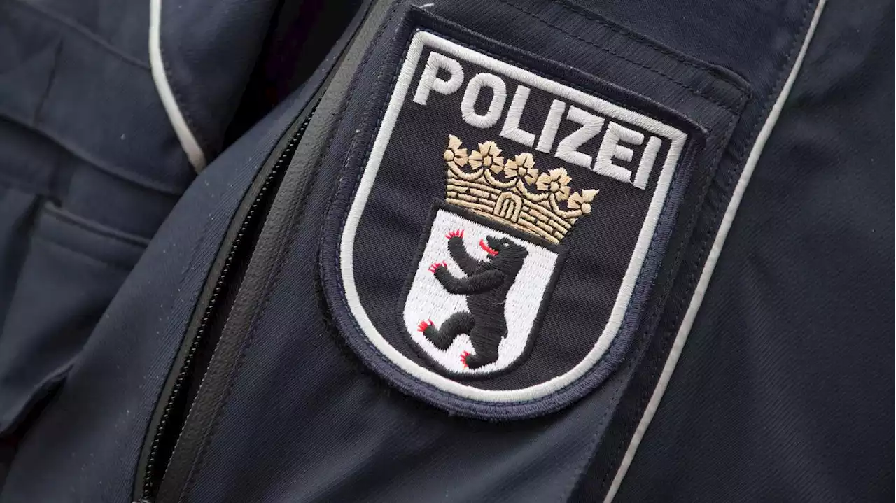 Fragwürdige Inhalte in Gruppenchats: Staatsschutz ermittelt gegen 62 Polizeibeamte in Berlin