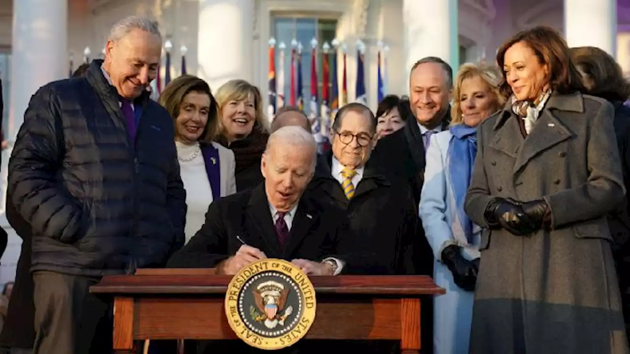 Momen Joe Biden Sahkan UU Perlindungan Pernikahan Sesama Jenis