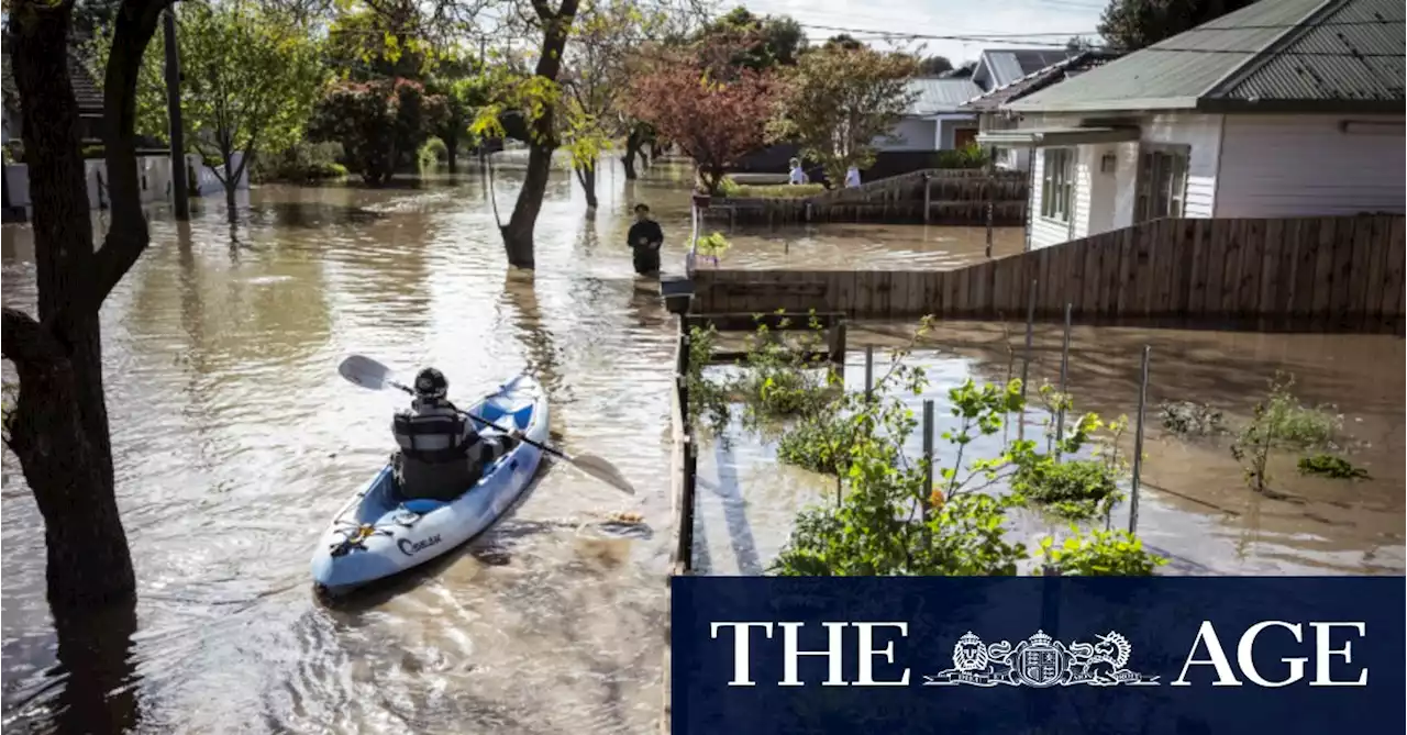 ‘It’s rubbish’: Maribyrnong meeting shut down as Melbourne Water fronts residents