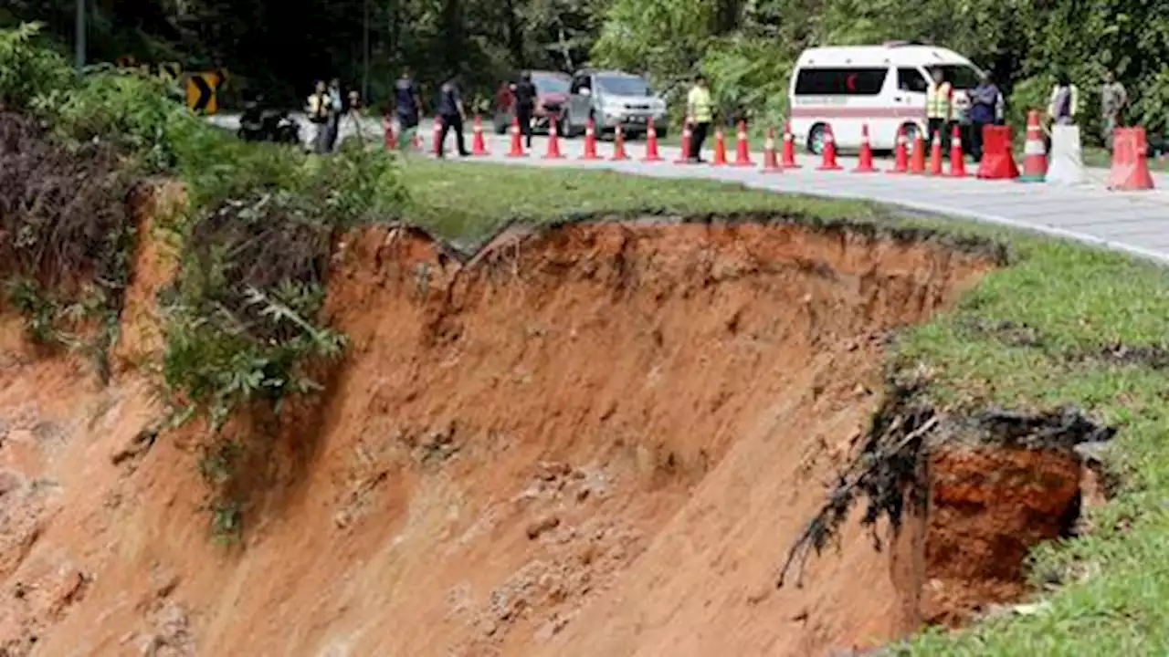 More than dozen dead in Malaysia landslide, many missing