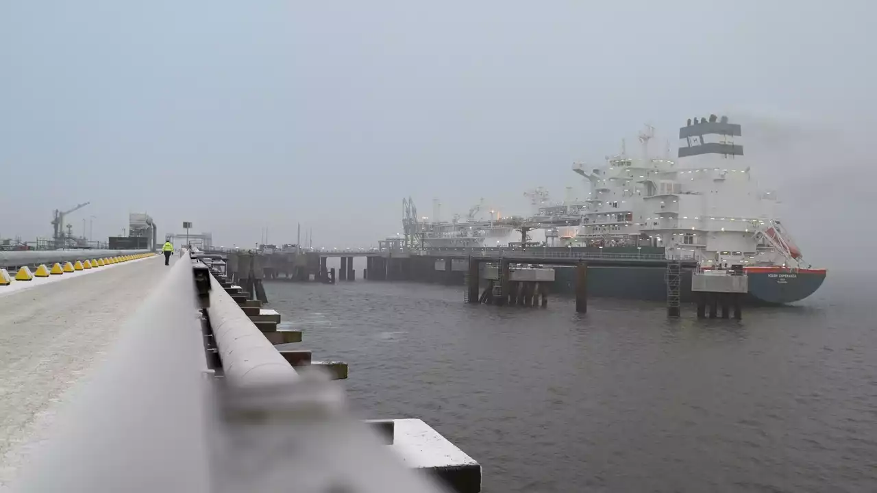 Alemania inaugura la primera terminal flotante de gas natural licuado