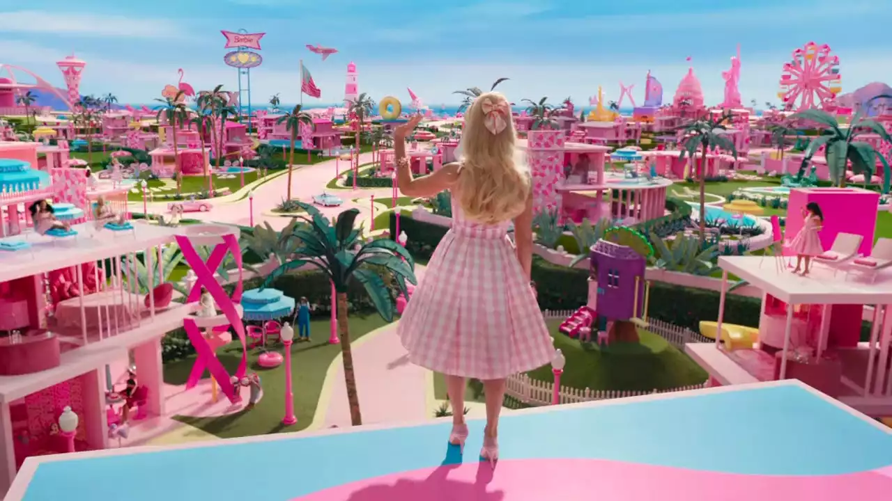 Primer tráiler de 'Barbie', con una Margot Robbie 'gigante' y Ryan Gosling como el Ken luchador