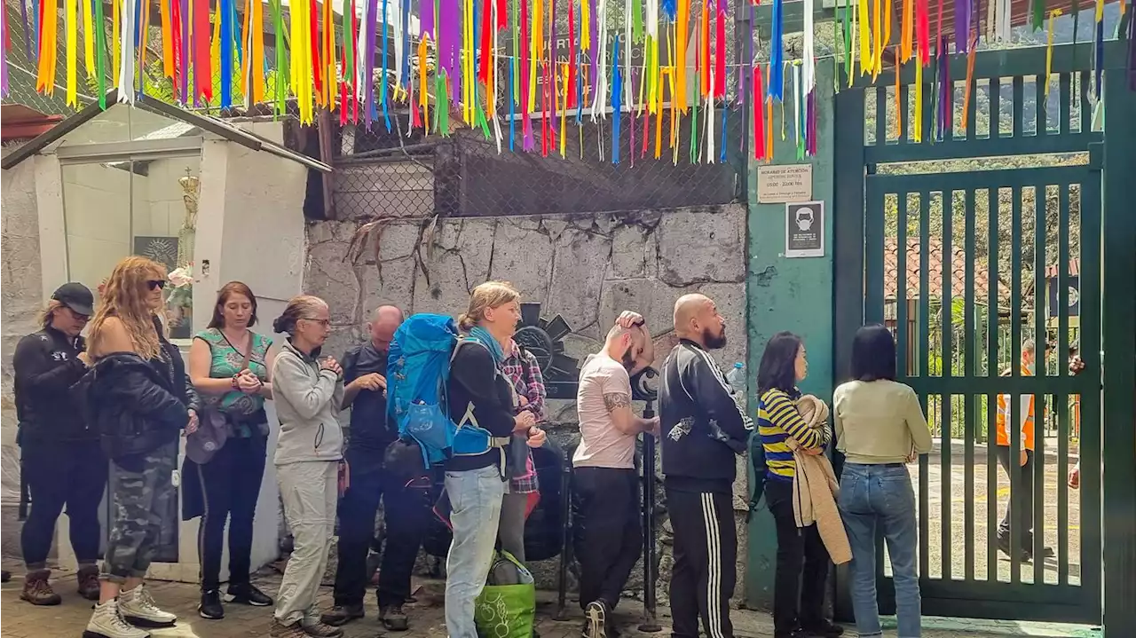 Hundreds of tourists stranded in Machu Picchu as protests rock Peru