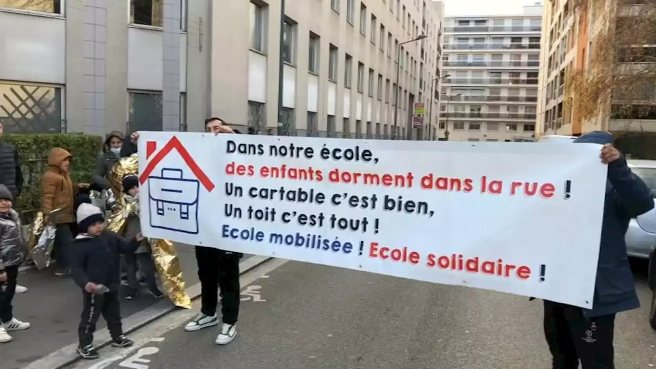 Lyon: un gymnase ouvert pendant les fêtes pour les familles sans-abri hébergées dans les écoles