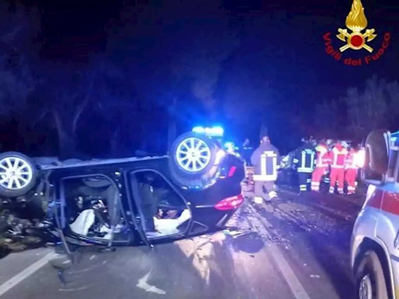 Incidente stradale nel Brindisino, scontro tra due auto: due morti e quattro feriti