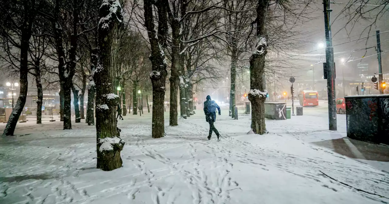 Kraftig snøvær i julehandelen