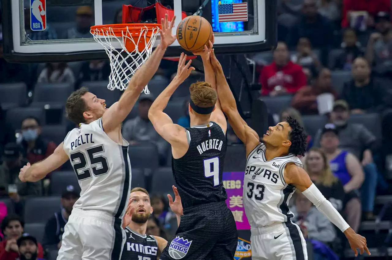 Spurs upgrade Poeltl to probable