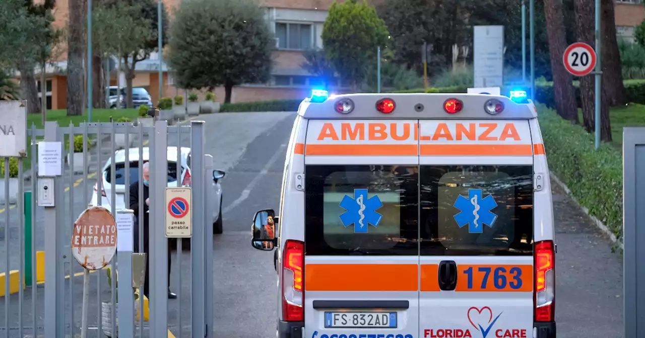 Roma, incidente tra uno scooter e un camion sulla Ostiense