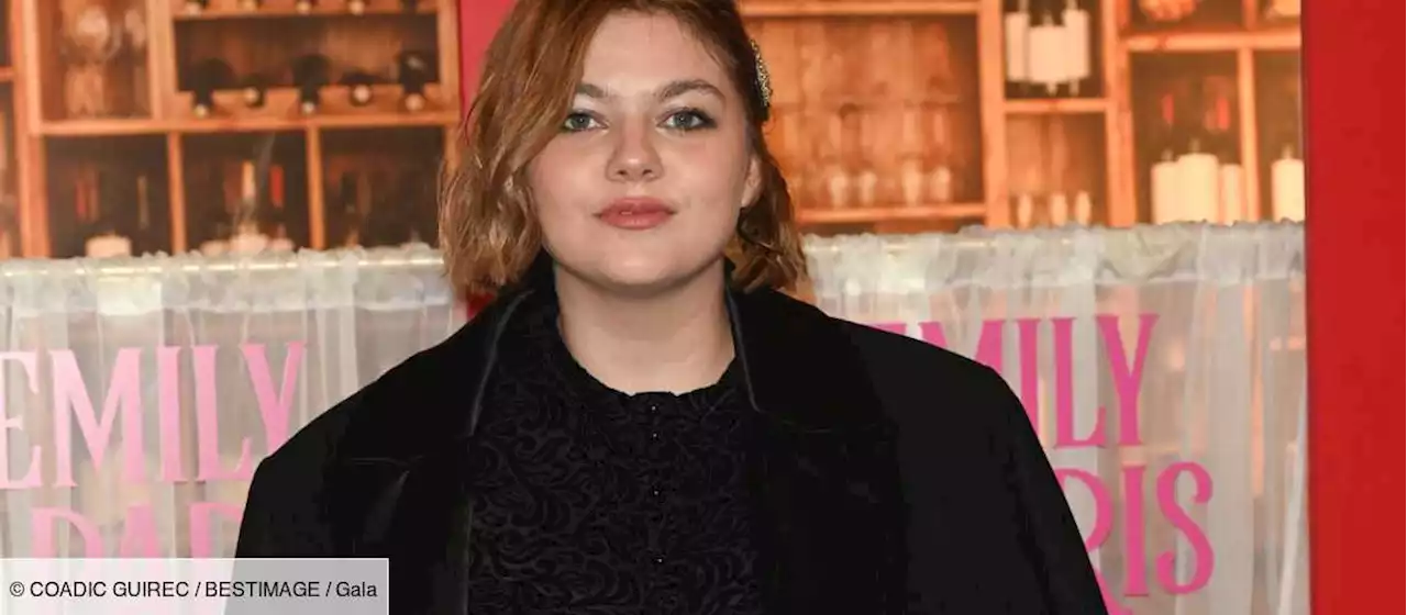 « Ma vie c’est de la merde » : Louane bloquée à l'étranger, elle raconte son horrible mésaventure - Gala