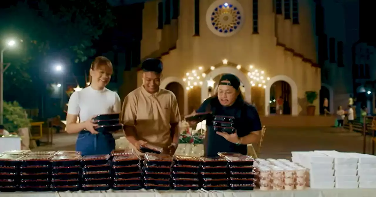 Ninong Ry, Pinay dumpster diver distribute Noche Buena food packs outside Baclaran Church