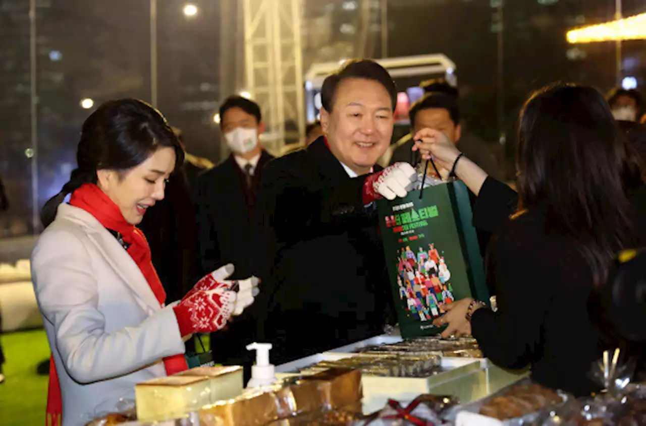 “유가족 절규할 때 술잔 사다니…대통령 부부 함박 웃음에 어질”