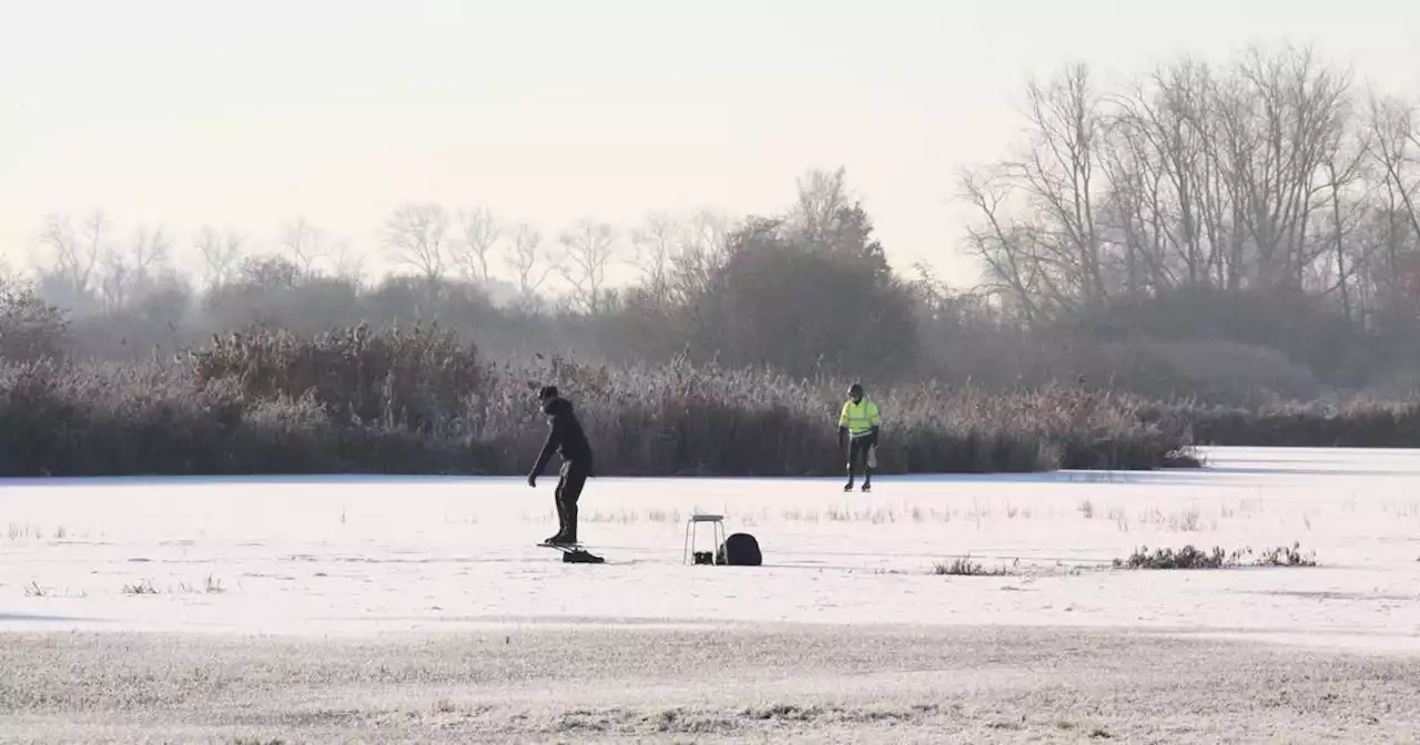 Schaatsen is verboden in West-Vlaanderen, maar waaghalzen wagen zich toch op ijs van Blankaart