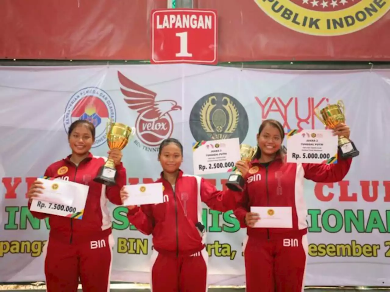 Atlet Kembar PORBIN Juara Tunggal Putri Turnamen Tenis Nasional