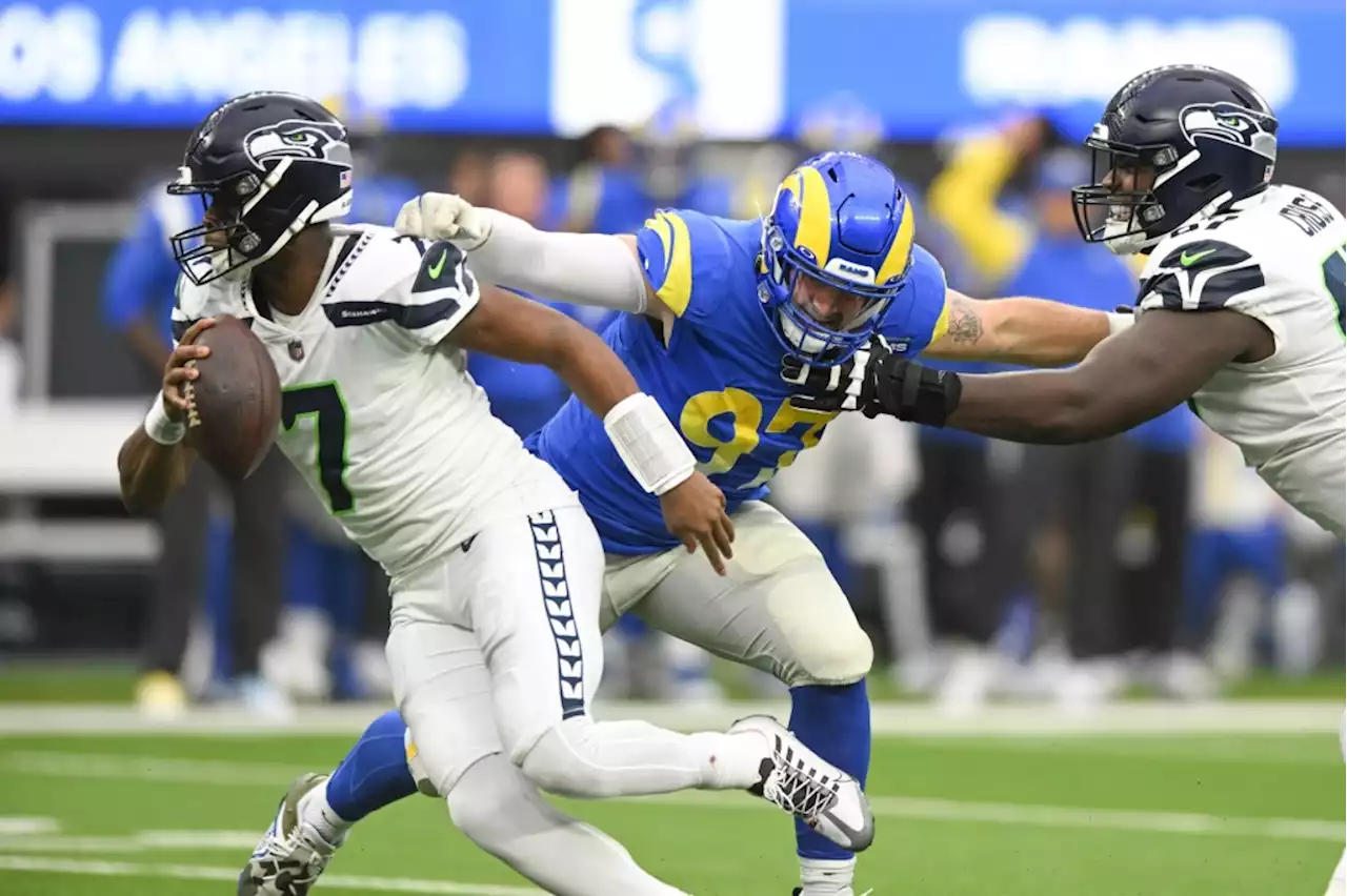 Michael Hoecht’s versatility gives Rams the pass rush they need