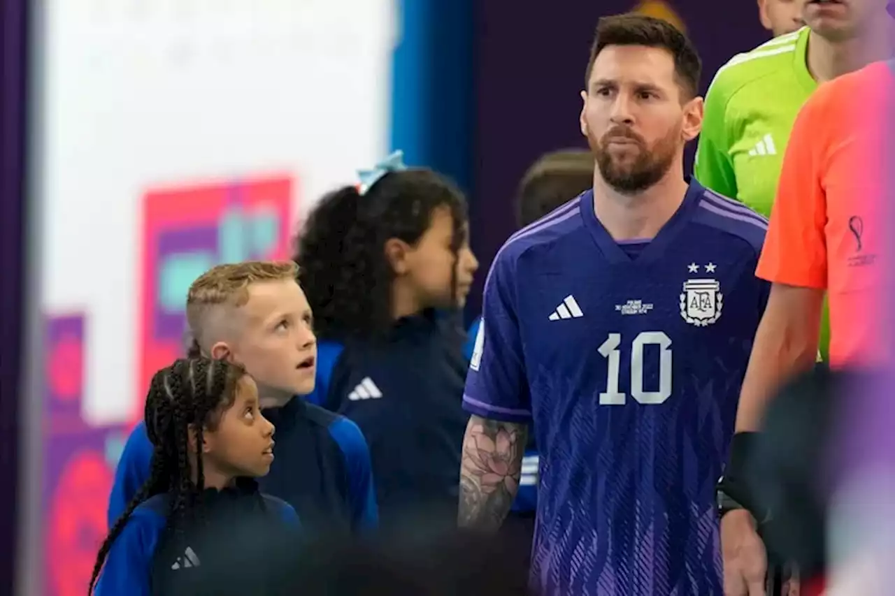 La cabeza de Messi y Messi en la cabeza