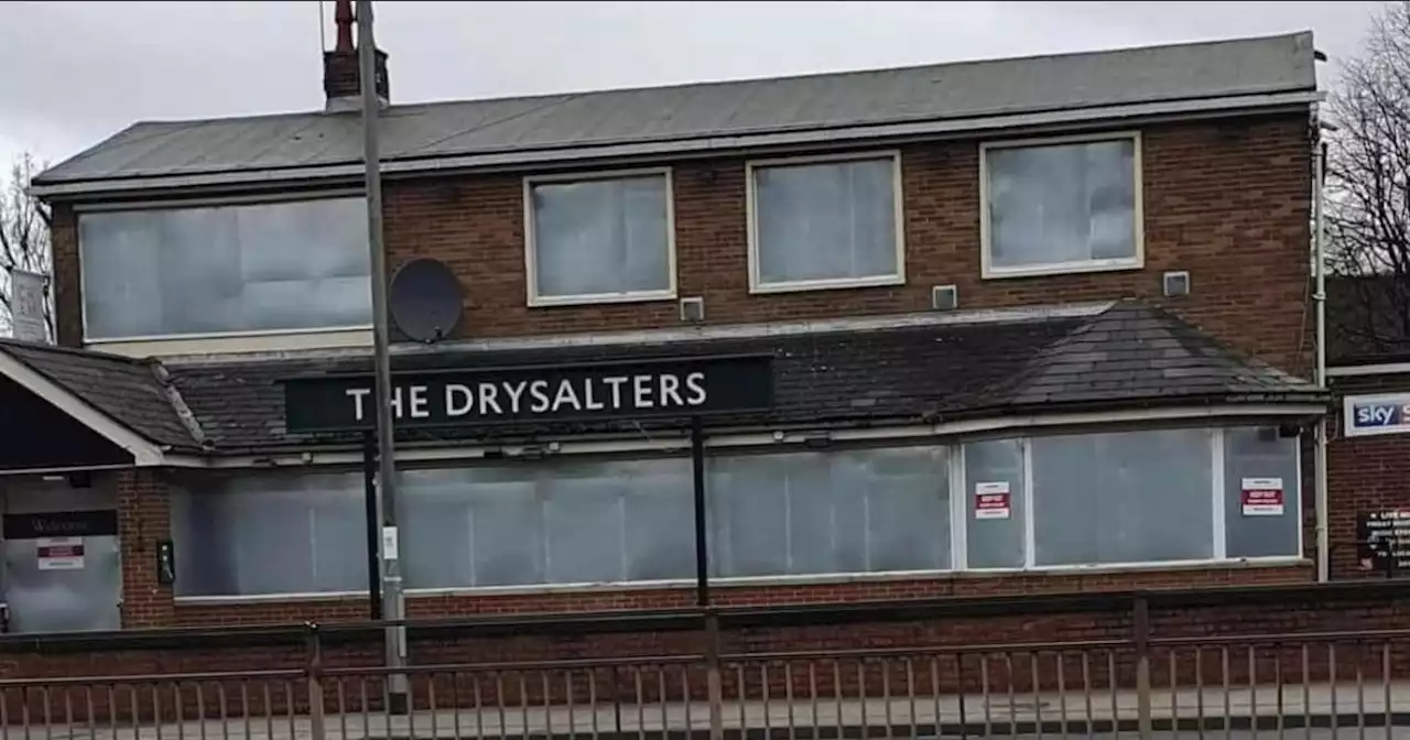 Customers gutted as Leeds pub loved by Leeds United fans boarded up